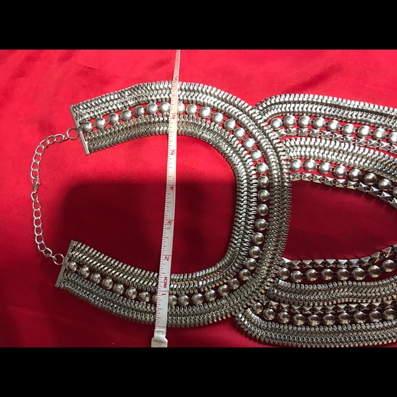 “NWOT” GORGEOUS SILVER BIB NECKLACE - Picture 5 of 5